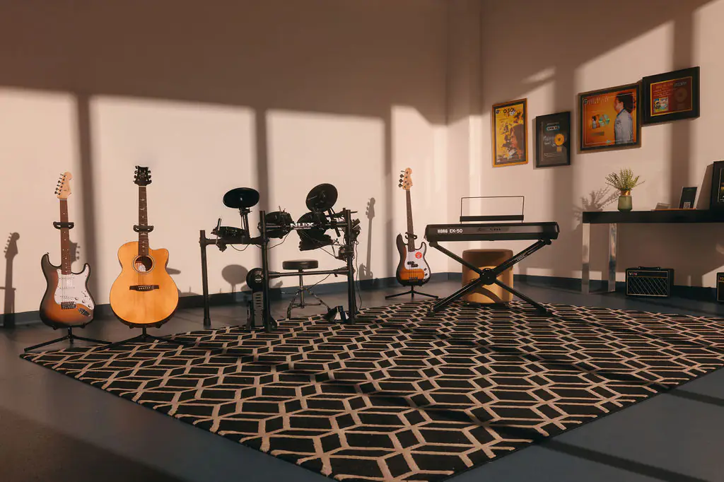 Sala de música com guitarras, violão, bateria eletrônica e teclado